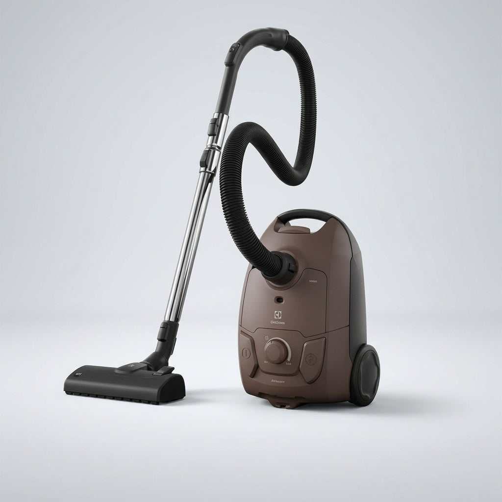 Aspirateur au format traineau avec une puissance annoncee de 650 W, coloris gris et noir